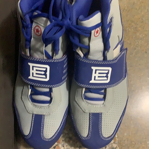 Converses - Picture 2 of 7